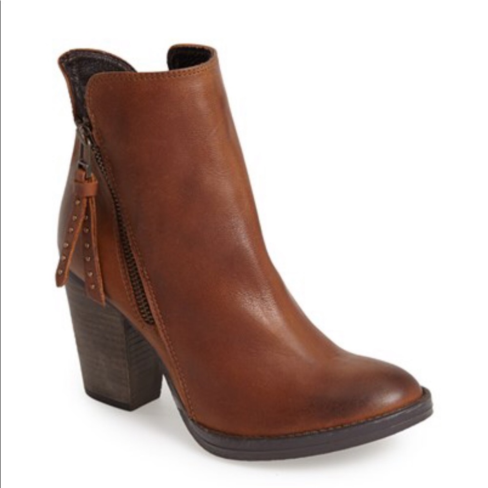 Steve Madden leather booties in Cognac in size 7.5
